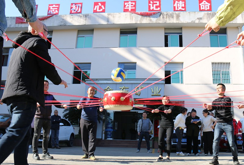2、乐动平台（中国）官方网站乐动平台（中国）官方网站组织趣味活动--同心击鼓_副本.jpg